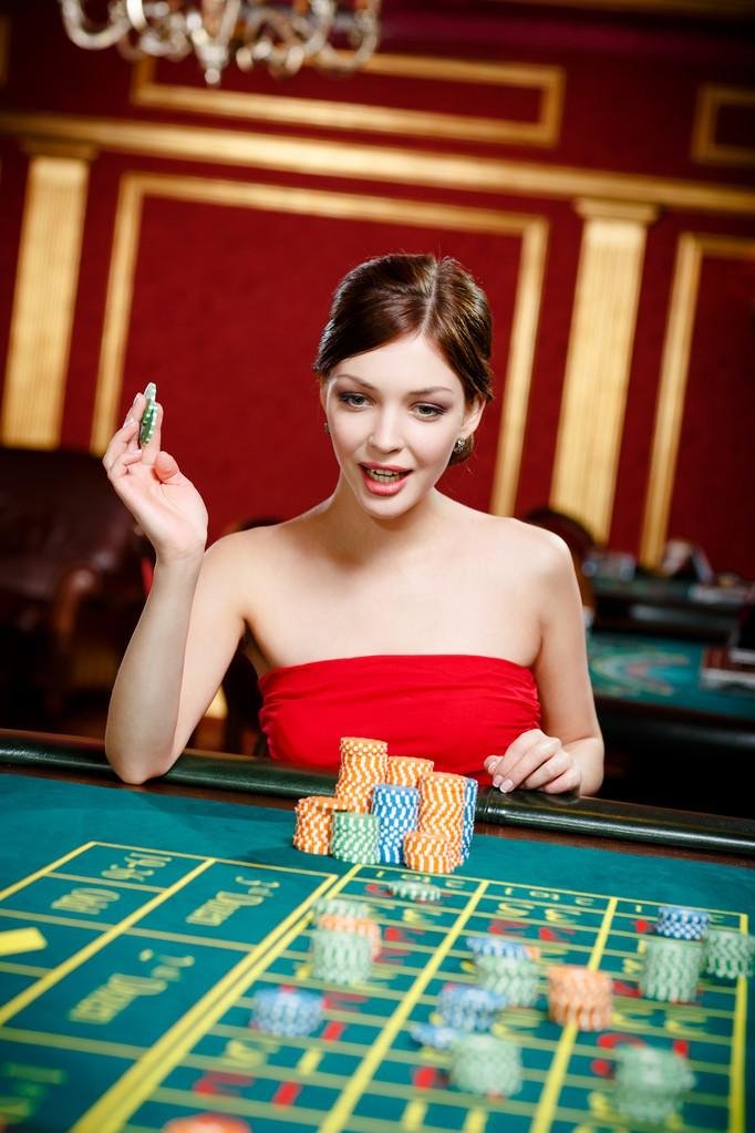 koitoto.com platform interface showing sports betting, live-dealer, and slot games