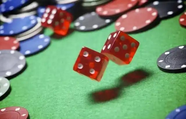 Multi-camera view of Bonanza Gold gameplay
